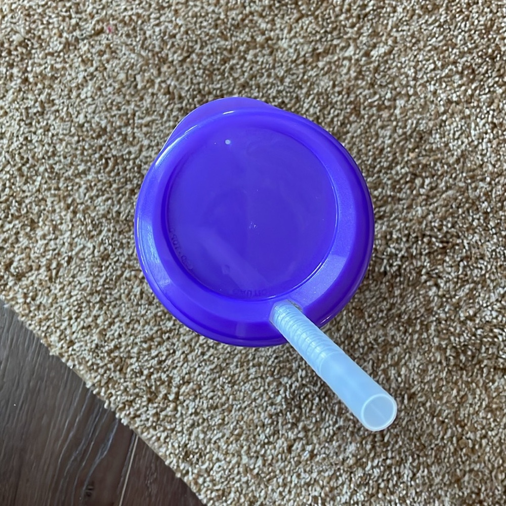 Pineapple Willy’s plastic cup with straw - Picture 4 of 6